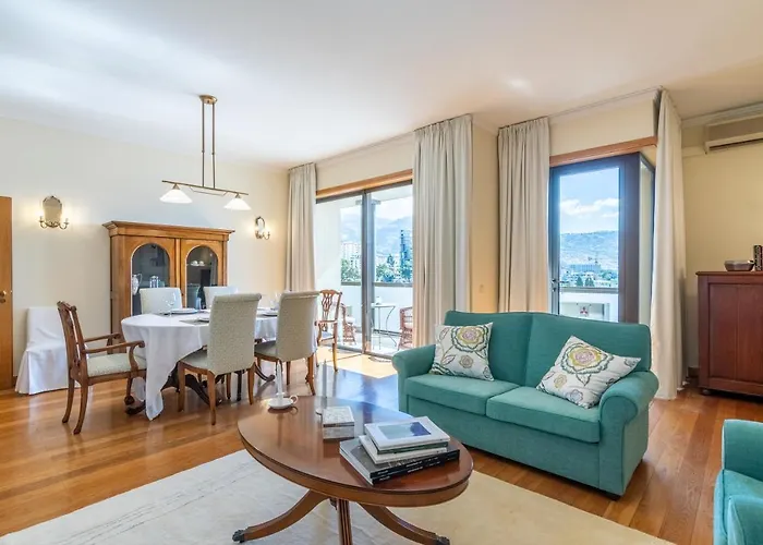 106 - Two Bedroom شقة