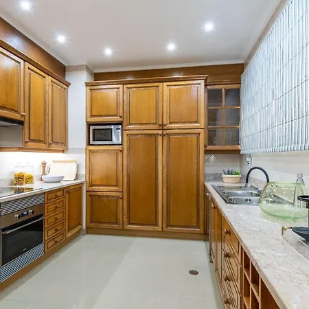 106 - Two Bedroom Apartment *