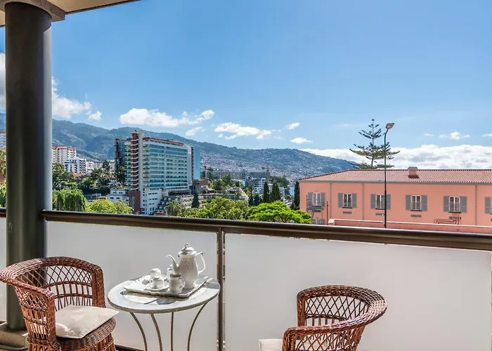 106 - Two Bedroom 아파트 *