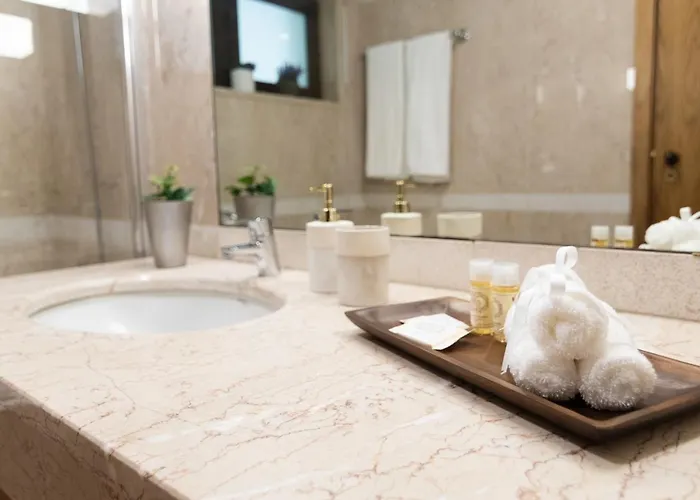 106 - Two Bedroom * 丰沙尔